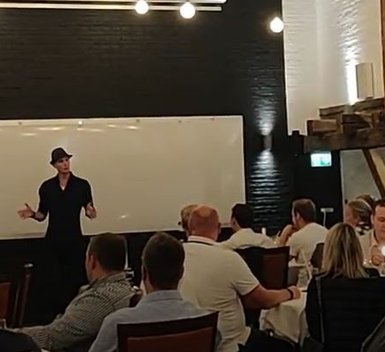 Publikum fascineret af magi